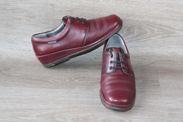 Chaussures Mephisto - Taille 37,5 EU – L'Élégance Décontractée au Service de Votre Confort